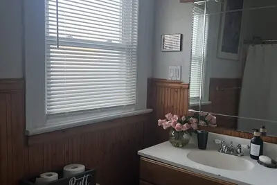 Image de Chic and cozy Montclair Apartment w\/easy and quick Nyc commute. Pet friendly!
