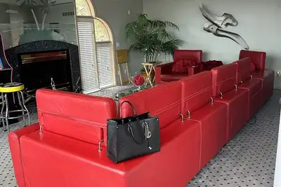 Image de Lakeside getaway w/ double patio + 2 kitchens, a short ride to downtown Detroit
