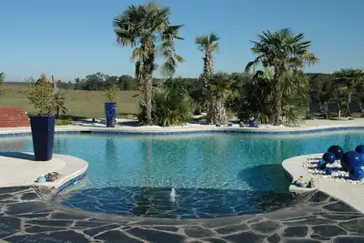 Image de Southern Charm Estate: Monroe’s Chic Style Retreat. Vacation Like Celebrity!