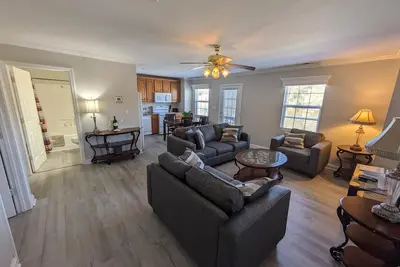 Image de C1-A Lakefront Cabin on Lake Norman
