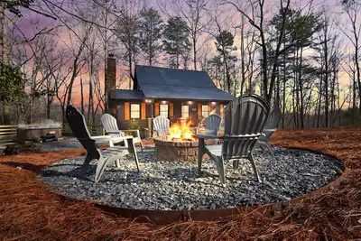 Image de Newly Renovated Luxury Cabin w/Hot tub & Fire pit!