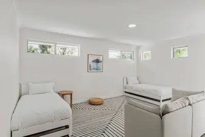 Image de Sundrift: Tranquil Retreat with Spectacular Views