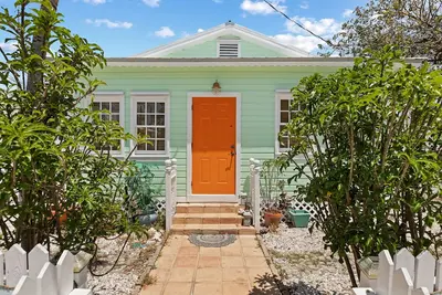 Image de Beautifully Renovated Paradise with Pool and Tropical Gardens in Old Town