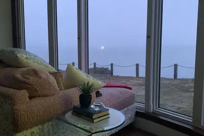 Image de Incredible ocean cliff views at your doorstep on very private acreage + parking.