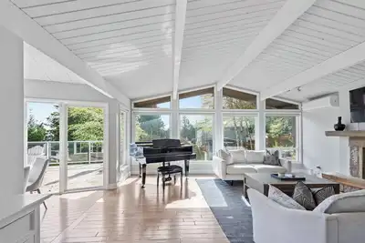 Image de Bright 2bd suite with ocean views! Perfect getaway for family or friends!