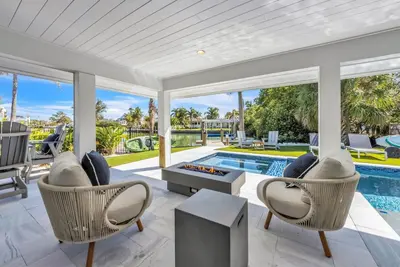 Image de Beach Bliss - Water View, heated pool, putt putt