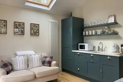 Image de Garden Retreat for two in Thames Ditton Village