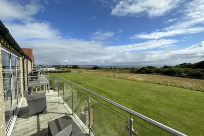 Image de Stunning Coastal Cottages - Sleeping 13 in 6 Bedrooms - Pool and Beach Access Included.