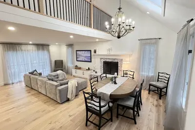 Image de Newly Renovated Oasis just 1. 4 Miles from the Ocean.