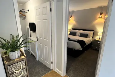 Image de New refurb - Stylish Apartment - with free parking