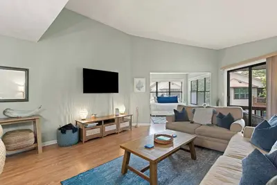 Image de Updated Condo, Steps to Tennis + Pickleball Courts, Beach and Village, w/ a Pool