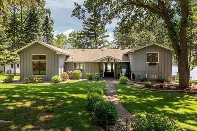 Image de Whitefish Chain of Lakes 4 bedroom Home on Daggett with Sandy Beach!