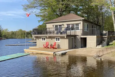 Image de Barefoot Beach on Pigeon Lake