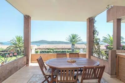 Image de Appartement 'Il Fiordo 16' avec vue sur la mer, piscine partagée et climatisation