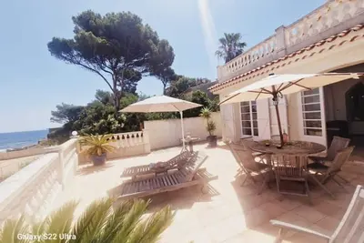 Image de Villa sur 'La Plage' avec vue sur la mer, Wi-Fi et climatisation