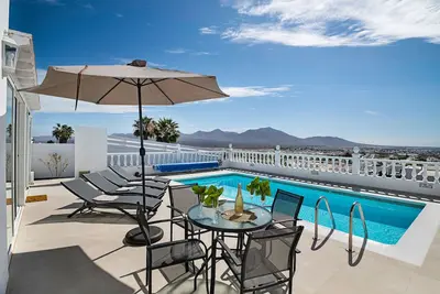 Image de Maison de vacances 'Field Of Dreams' avec vue sur la mer, piscine privée et Wi-Fi