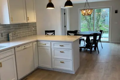Image de Newly Renovated Charming Beach Haven: 2-Minute Stroll to the Sand