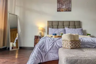Image de [Bright Suite] Free Wi-Fi + Netflix + Parking