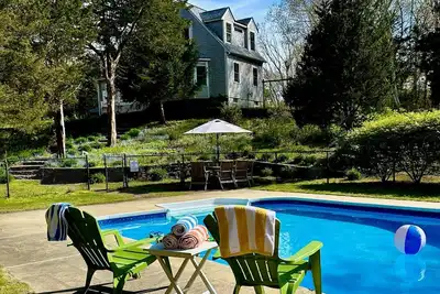 Image de Farmhouse with pool and private beach access
