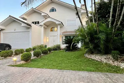 Image de Casa em Jurerê Internacional 6 Quartos - 7 Camas 12 Hospedes