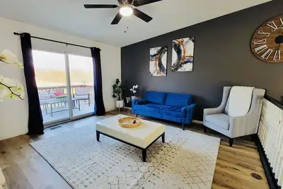 Image de 4 bed 2bath 8 mins away from downtown, arena and stadium!