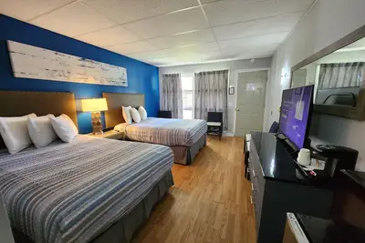 Image de Room with two double beds, Lake George