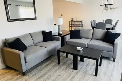 Image de Modern Oasis Near the Legends - Spacious home with games, patio, deck and more!