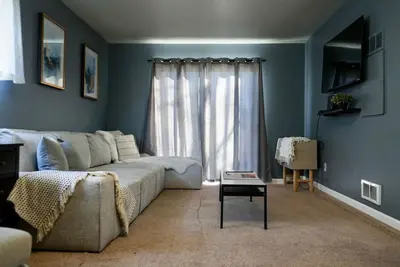 Image de Centrally located with fully fenced backyard!