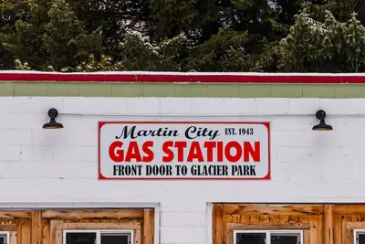 Image de Historic Vintage Gas Station Glacier 9 miles