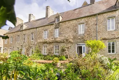 Image de Maison authentique, 2 chambres, proche plage et cathédrale, jardin, terrasse, tout confort.