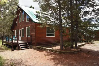 Image de Cozy Cabin Retreat – Sleeps 11 – Near Yellowstone National Park & Island Park Re
