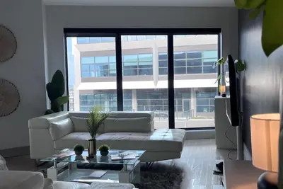 Image de Luxury High Rise in downtown Atl w/rooftop, less cost than hotel for 3-5 people