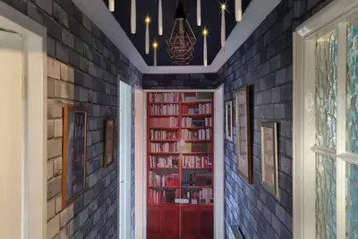 Image de Harry Potter themed 'Apartment 9 3/4'. Just 10 min walk to Warner Bros Studios!