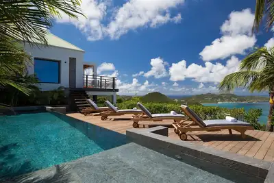 Image de Luxurious 3-Bed Villa with Pool in Tranquil Vitet