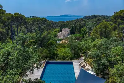 Image de Beautiful Estate with Dominant Sea View