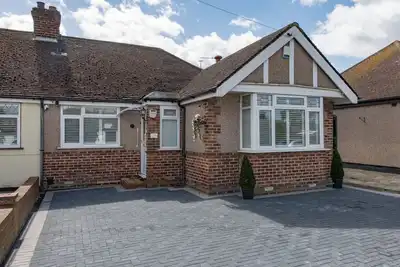 Image de Cosy 3 Bedroom Family Home in Ruislip | Under 45 minutes to Central London