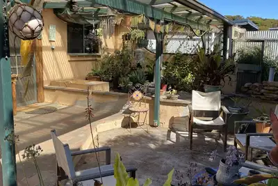 Image de Koru Cottage is a cosy home nestled in the dunes of beautiful Vivonne Bay on Ki.