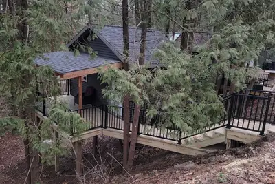 Image de Treehouse Cabin in the Bluff Woodlands North