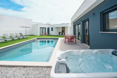 Image de Villa Tropical, luxueuse villa dans une région calme avec piscine privée