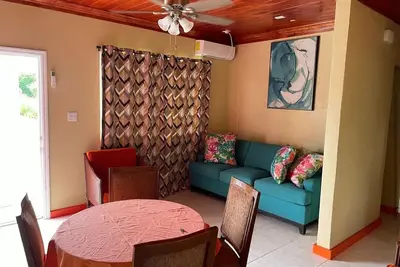 Image de Family-Friendly 2 Bedroom 1 Bath Fully equipped AirBnB! Complimentary Amenities!