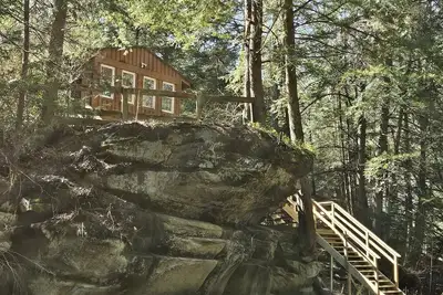 Image de 2br cabin with private hollow, creek, and historic dam, minutes to trails/food