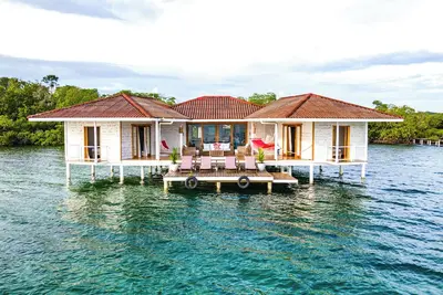 Image de Private Luxury Over the Water Bungalow