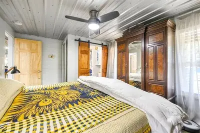 Image de Cozy Walhalla Cottage at the foothills of the Blue Ridge Mountains.