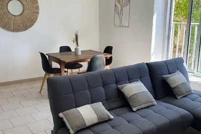Spacieux 2 chambres \/ parking privé fermé