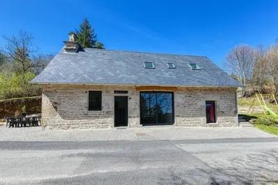 Image de Gîte Theillac - Maison au calme avec beau jardin