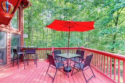 Image de Spacious Talking Rock Cabin: Game Room, Fire Pit!