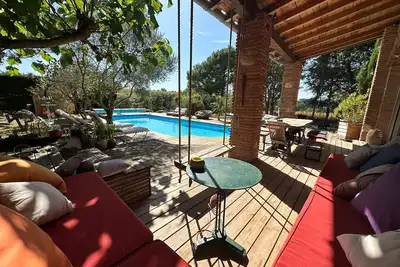 Image de Belle ferme de caractère rénovée avec piscine