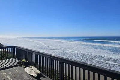 Image de Breathtaking Ocean Front Home!