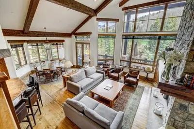 Image de Private, luxury Gore Creek 5br in Lionshead - hot tub, walk to lift & mtn views!