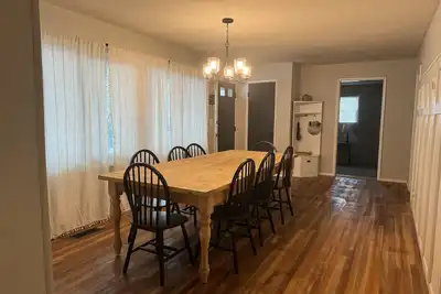 Image de 0 cleaning fee- Spacious Ranch in quiet neighborhood 12 minutes to Iu